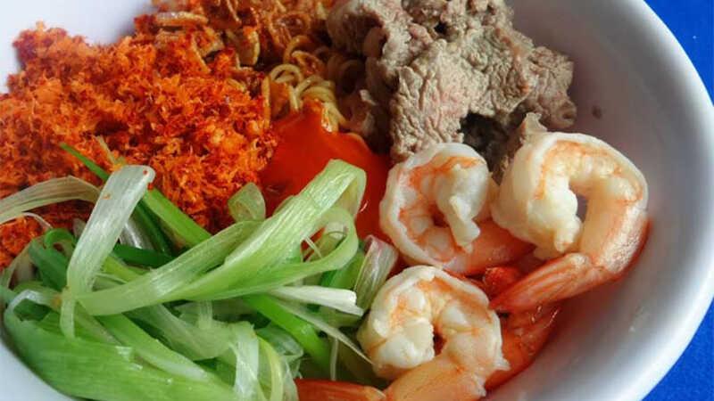 13 công thức mì trộn hấp dẫn kết hợp muối ớt, tóp mỡ giòn rụm, trứng bùi béo và kim chi chua cay