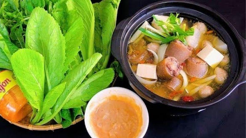 Lẩu đuôi bò thuốc bắc là món ăn tuyệt vời giúp bồi bổ sức khỏe cho cả gia đình, với sự kết hợp hoàn hảo giữa đuôi bò và những thảo dược quý giá. Đây là món lẩu lý tưởng cho những bữa ăn sum vầy, mang lại hương vị mới mẻ và giàu dinh dưỡng.