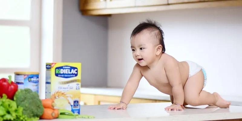 Có nên cho bé ăn bột hay cháo xay nhuyễn?