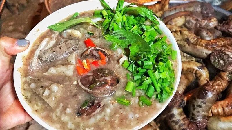 Cháo là món ăn giúp hồi phục sức khỏe khi bị cảm, nhưng cần chú ý tránh một số loại cháo không phù hợp.