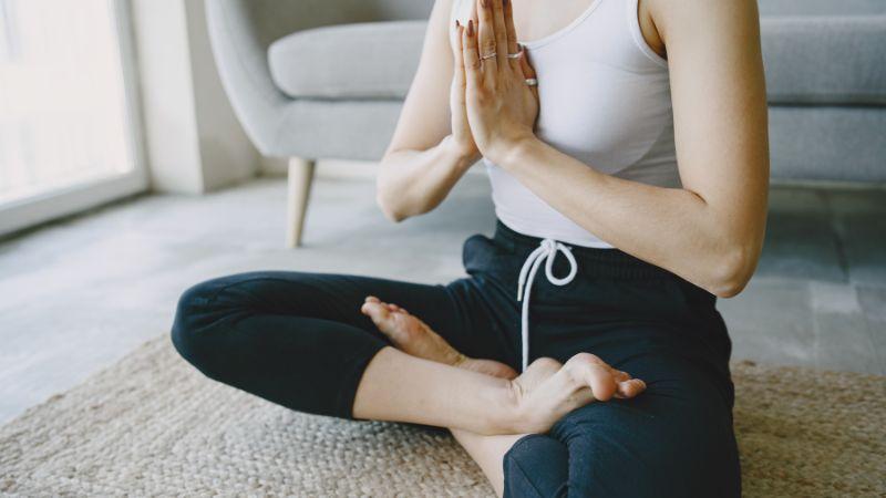 Thiền tâm từ (Metta) là một phương pháp thiền sâu sắc giúp bạn mở rộng trái tim, nuôi dưỡng tình yêu thương và sự an yên trong tâm hồn, đồng thời kết nối mạnh mẽ với những người xung quanh. Hãy khám phá những điều bạn cần biết về thiền Metta.