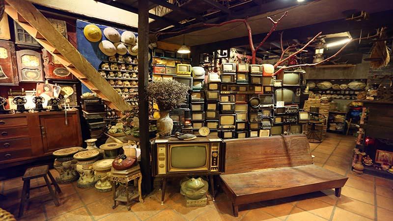 Top 9 quán cà phê mang không gian cổ kính đầy chất chơi tại Sài Gòn.