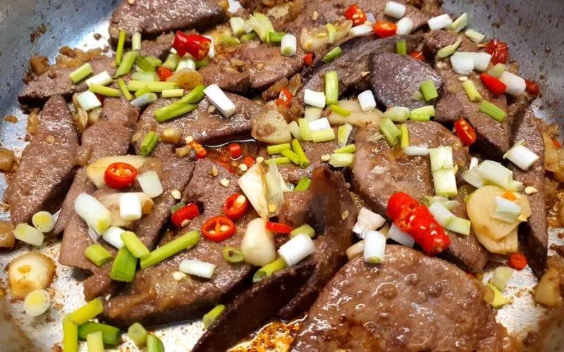 Cách làm gan heo xào tỏi thơm ngon, đậm đà khó cưỡng