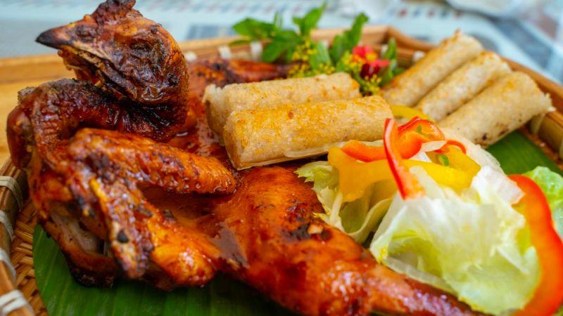 Khám phá ngay 7 quán gà nướng cơm lam nổi tiếng tại Đà Lạt
