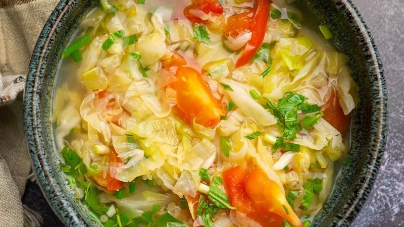 Chỉ trong vòng chưa đầy 20 phút, bạn đã có ngay món canh bắp cải thanh mát, bổ dưỡng.