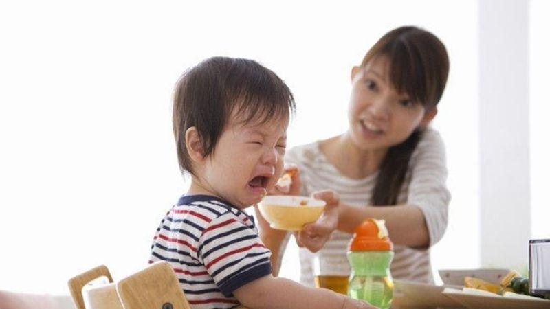 Cách chọn sữa bột phù hợp cho trẻ biếng ăn