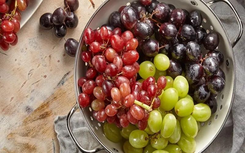Làm sao để chọn nho ngọt ngon mà không bị chua gắt, an toàn cho sức khỏe?