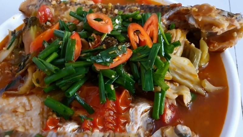 Bí quyết chế biến cá mè om dưa chua thơm ngon, không tanh