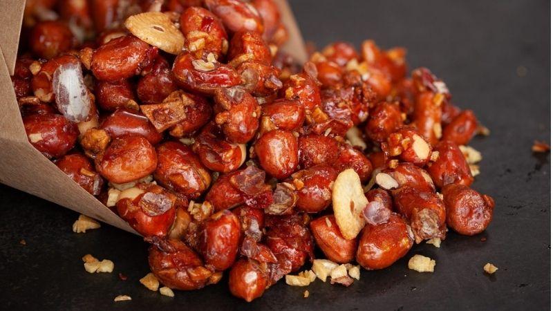 Hướng dẫn cách chế biến đậu phộng rang tỏi ớt thơm ngon, hấp dẫn