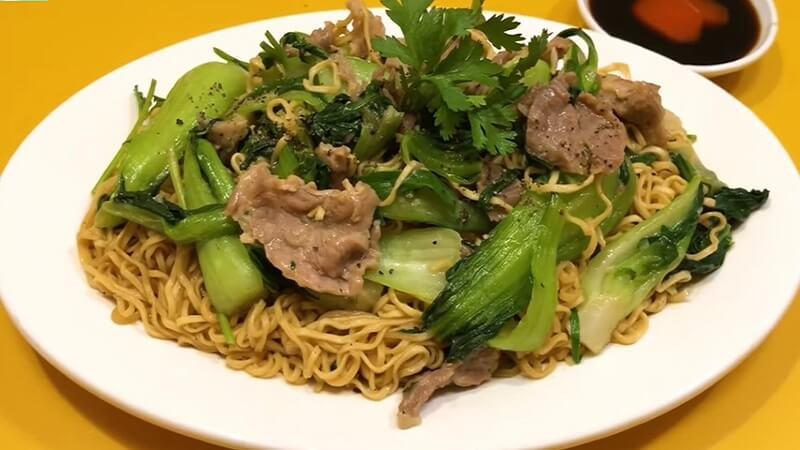 Khám phá 13 công thức mì xào dễ làm và đầy hương vị, ai cũng có thể thực hiện tại nhà.
