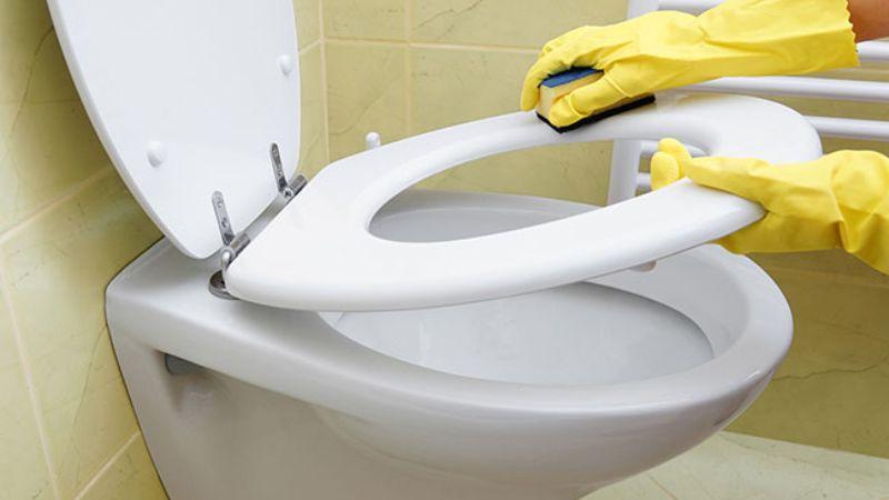 3 sai lầm phổ biến khi vệ sinh bồn cầu mà bạn tuyệt đối không nên bỏ qua