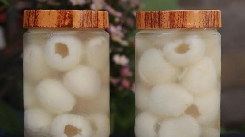 Hướng dẫn cách làm vải thiều ngâm rượu và những công dụng tuyệt vời của nó đối với sức khỏe.