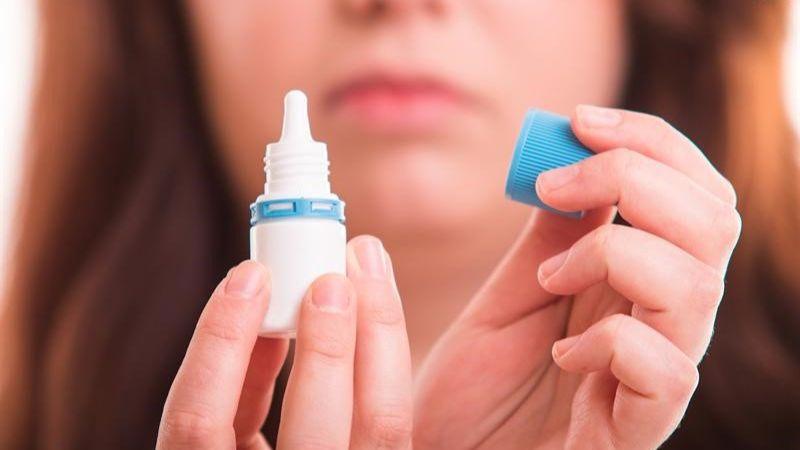 Thuốc nhỏ mắt là gì và cách sử dụng thuốc này đúng cách để bảo vệ sức khỏe đôi mắt?