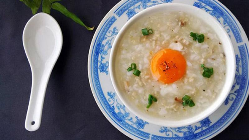 Cách chế biến cháo trứng siêu dễ dàng với cháo ăn liền