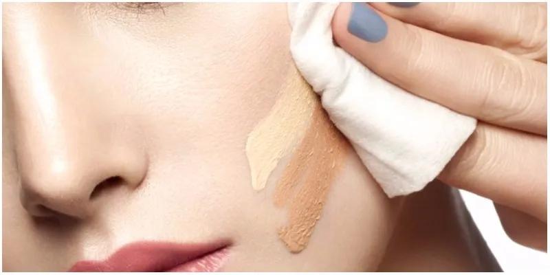 Khám phá 5 loại khăn ướt tẩy trang xuất sắc, giúp loại bỏ bụi bẩn và lớp makeup một cách hiệu quả, mang lại làn da sạch sẽ và tươi mới.