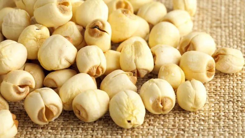 100g hạt sen cung cấp bao nhiêu năng lượng? Ăn hạt sen có dễ gây tăng cân không?