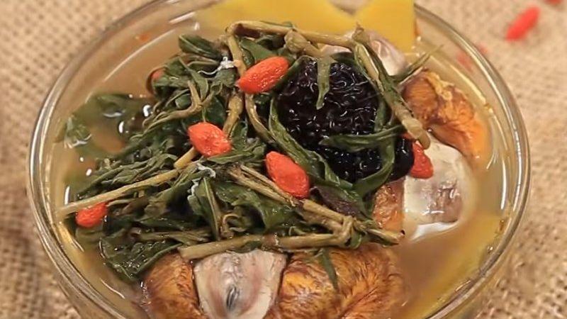 Hướng dẫn chế biến trứng vịt lộn hấp rau răm và bia, món ăn đầy hấp dẫn và bổ dưỡng, giúp bạn khám phá thêm những hương vị mới lạ.