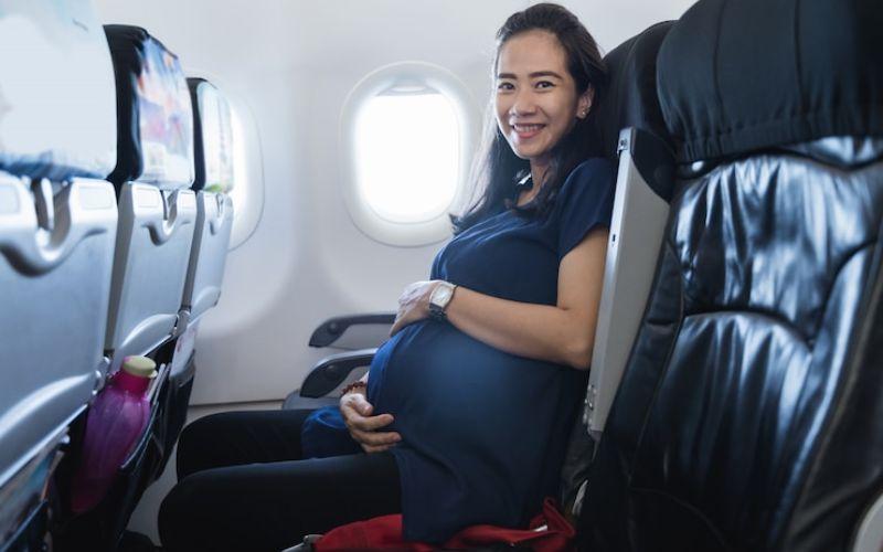Những lưu ý quan trọng để mẹ bầu có một chuyến bay an toàn và thoải mái