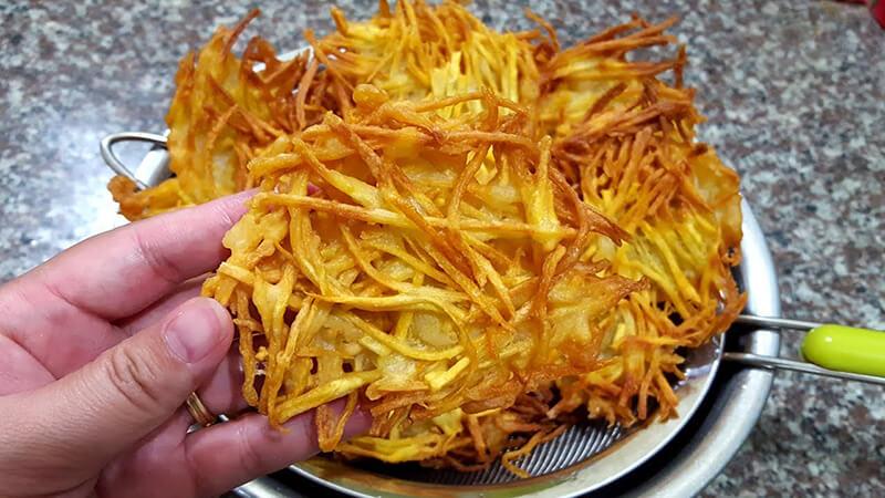 Khám phá cách làm món khoai môn chiên giòn thơm ngon và đơn giản cho bữa ăn thêm phần hấp dẫn.