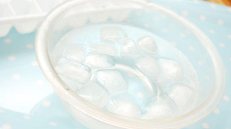 Mẹo làm lạnh đồ uống trong 90 giây mà chẳng cần dùng đến tủ lạnh