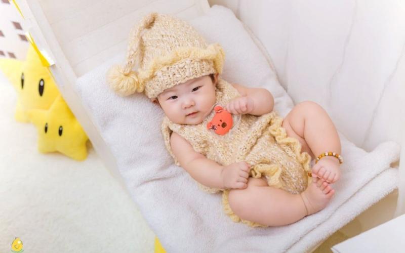 Khi bé tròn 12 tuần tuổi, ba mẹ cần chú ý những gì để đảm bảo sự phát triển của trẻ?
