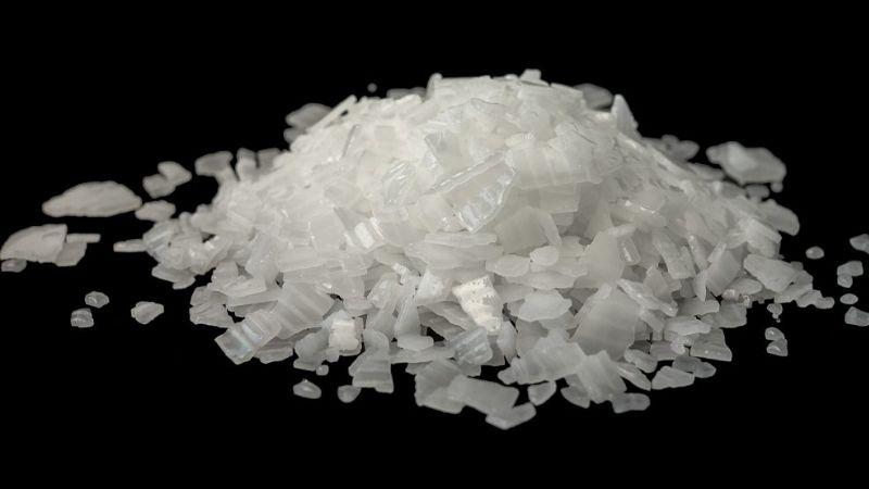 Potassium Hydroxide là gì? Và nó có tác dụng như thế nào trong các sản phẩm mỹ phẩm? Hãy cùng khám phá câu trả lời trong bài viết này.