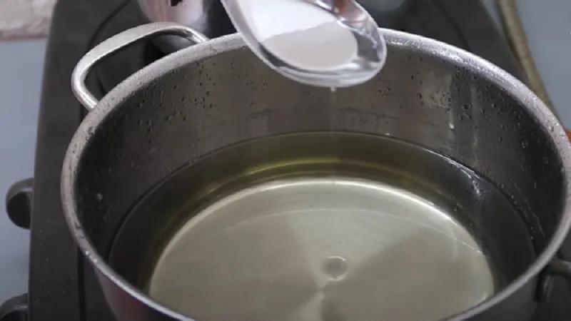 Hướng dẫn cách nấu nước đường đơn giản để sử dụng cho pha chế đồ uống và làm bánh