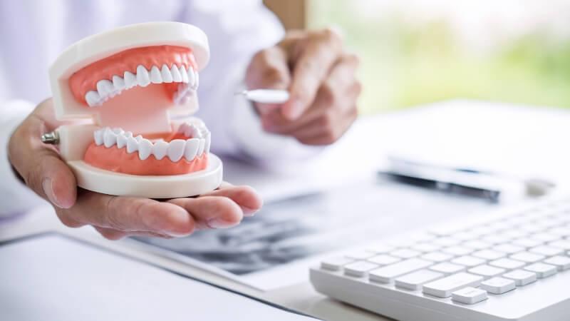 Sau khi lấy cao răng, bạn cần làm gì để bảo vệ sức khỏe răng miệng? Liệu có cần kiêng cử món ăn nào để duy trì kết quả lâu dài?