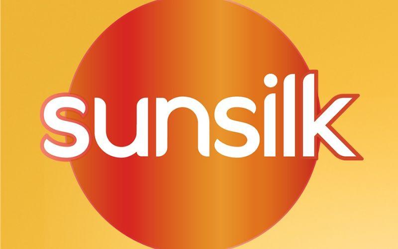Khám phá xịt dưỡng tóc Sunsilk mới với tinh dầu bưởi, giúp tóc dày và khỏe mạnh gấp 2,5 lần.