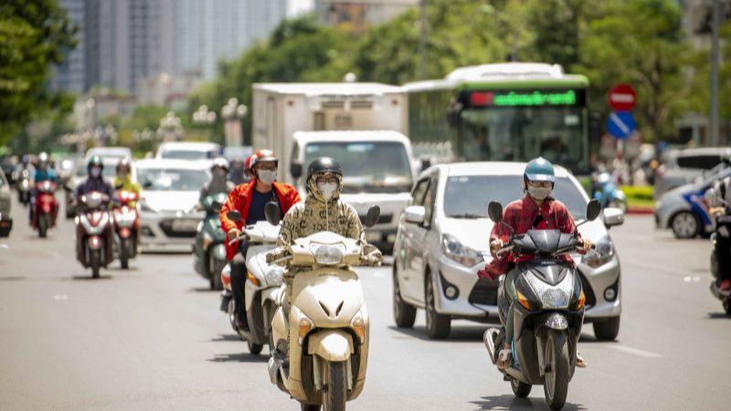 Khi thời tiết oi ả, chúng ta dễ cảm thấy bực bội, cáu kỉnh, và thiếu kiên nhẫn hơn thường lệ.