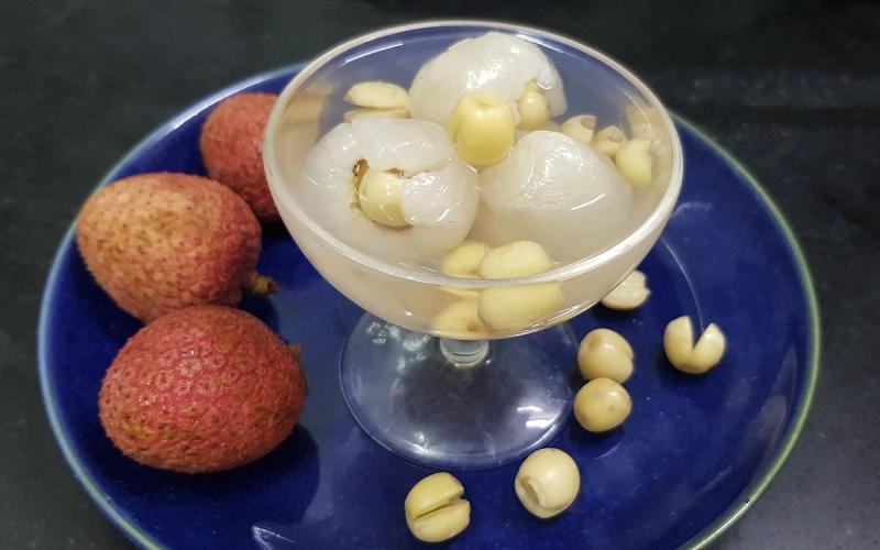 Hướng dẫn nấu chè vải hạt sen ngon lành, mát lạnh, giải nhiệt mùa hè hiệu quả