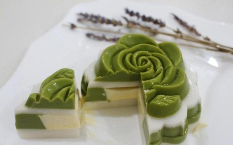 Khám phá cách làm bánh trung thu rau câu flan giòn ngon mà không lo bị chảy nước, chắc chắn sẽ khiến bạn thích mê.