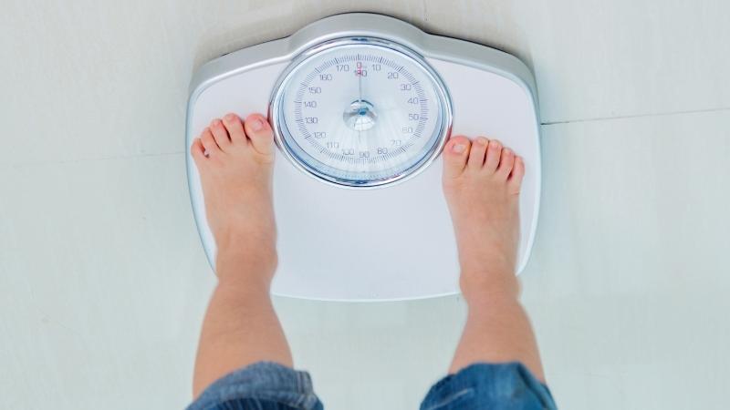 Hướng dẫn chọn size quần áo cho trẻ em một cách dễ dàng và chính xác nhất, giúp bé luôn cảm thấy thoải mái.