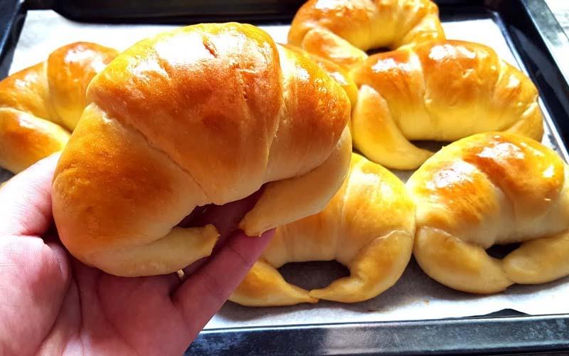 Khám phá công thức làm bánh con cua với hương vị thơm ngon, vỏ bánh mềm mại và xốp nhẹ, khó lòng cưỡng lại.