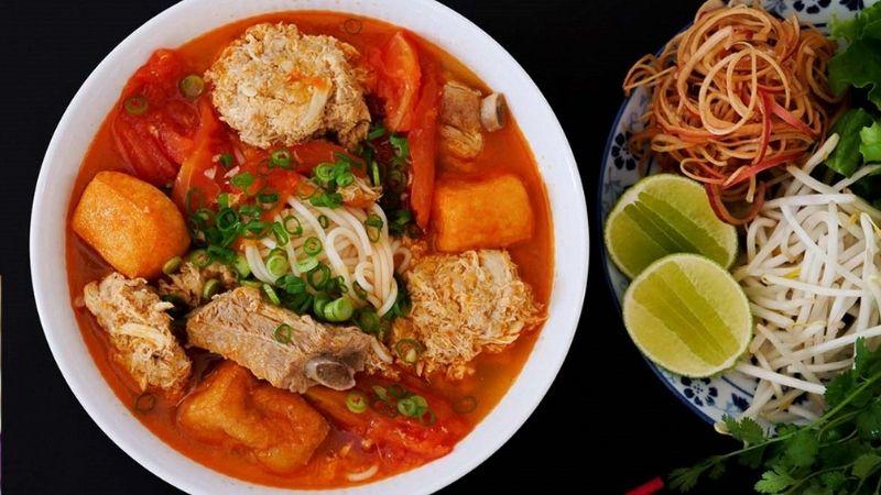 Khám phá cách nấu riêu cua đồng thanh mát, đậm đà hương vị, làm dịu mát cơ thể trong những ngày hè oi ả.