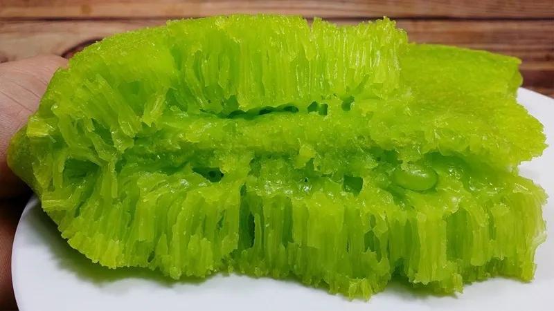 Hướng dẫn làm bánh bò lá dứa thơm ngon ngay tại nhà, một món ăn dân dã nhưng đầy cuốn hút.