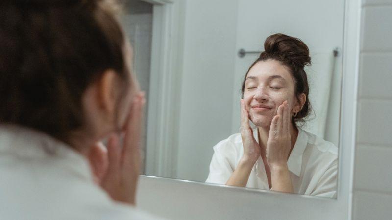 9 sản phẩm tẩy tế bào chết phù hợp với da khô, giá cả phải chăng và chất lượng tuyệt vời
