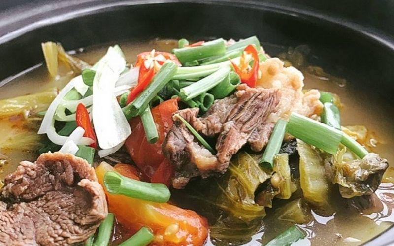 Cách chế biến canh dưa chua thịt bò thanh mát, dễ ăn, giúp bữa cơm gia đình thêm phần ngon miệng và bổ dưỡng.