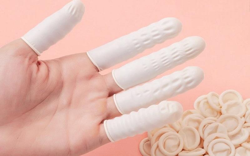 Bao cao su ngón tay là gì và cách sử dụng đúng để đảm bảo an toàn trong quan hệ tình dục như thế nào? Hãy cùng khám phá ngay!