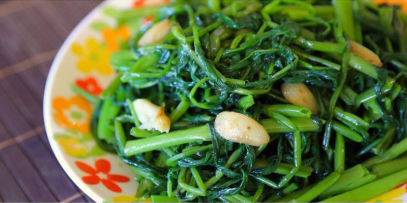 Rau luộc hay xào, phương pháp nào tốt hơn cho sức khỏe? Khám phá ngay 5 loại rau không nên luộc nếu muốn giữ trọn dưỡng chất.