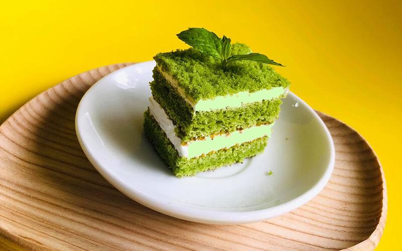 Khám phá 4 công thức làm bánh sinh nhật matcha trà xanh vừa đơn giản vừa thơm ngon, đem lại hương vị tươi mới cho buổi tiệc của bạn.