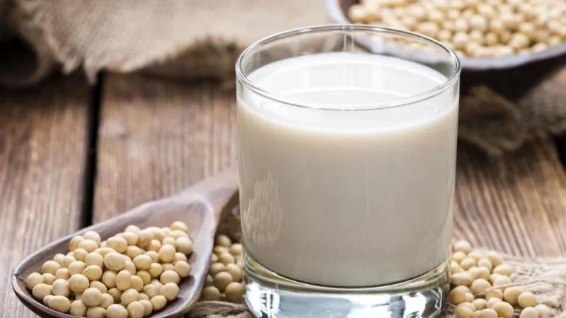Sữa đậu nành chứa bao nhiêu calo? Uống sữa đậu nành có ảnh hưởng đến cân nặng không?