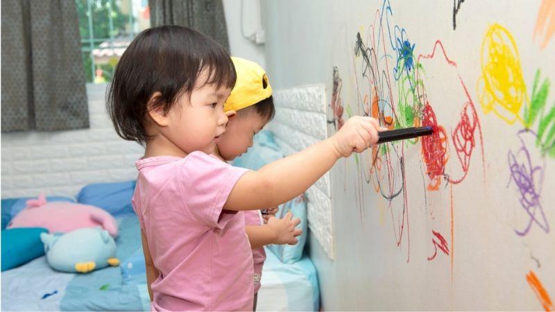 Tường trắng dễ bẩn? Đừng lo, đã có mẹo làm sạch cực kỳ hữu ích cho bạn!