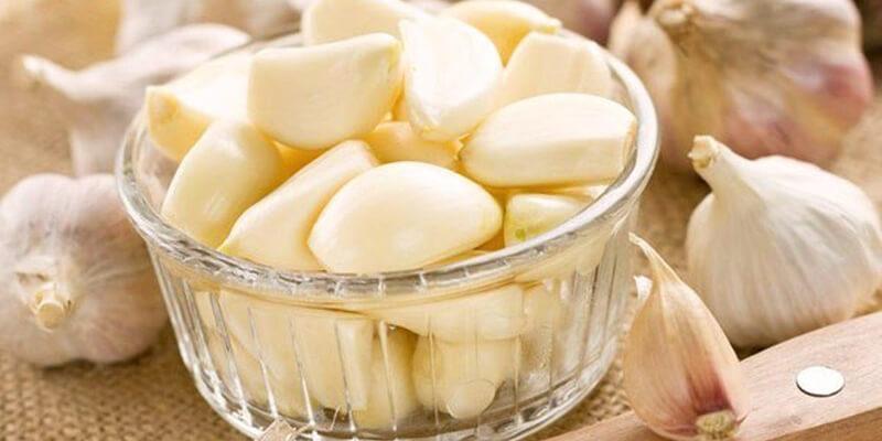 Loại bỏ nốt ruồi ngay tại nhà chỉ bằng tỏi