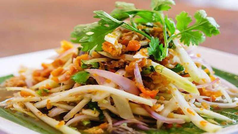 Cách chế biến gỏi xoài với cá rô phi chiên giòn thơm ngon, không thua kém gì các món ăn ở quán