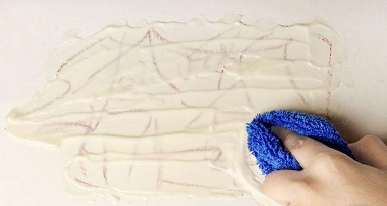 Mẹo làm sạch vết bẩn trên tường bằng kem đánh răng hiệu quả