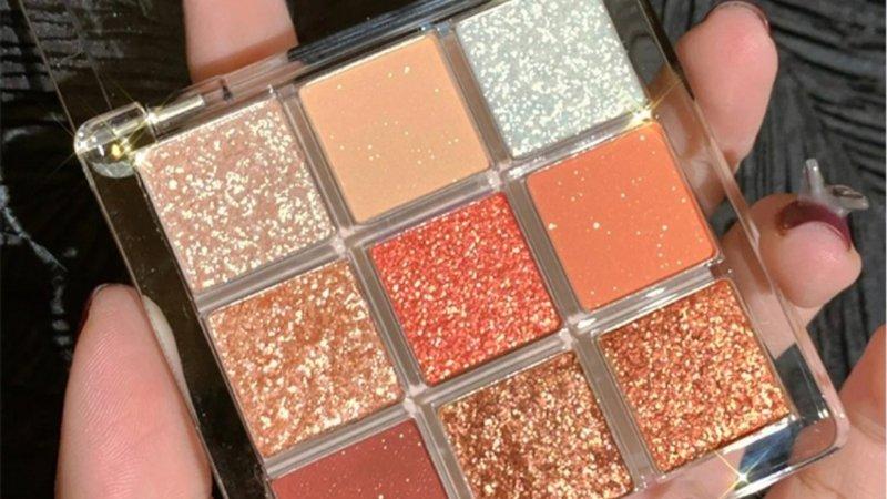 Khám phá 5 bảng phấn mắt giá dưới 200k với sắc màu phong phú, dễ dàng tán đều và tạo nên đôi mắt quyến rũ.
