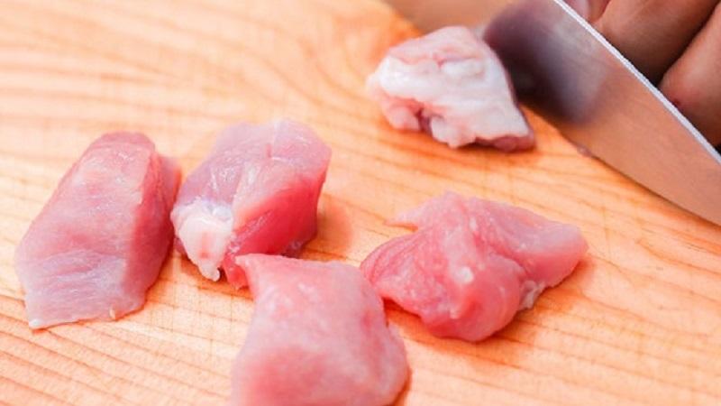 Hướng dẫn làm món thịt heo rang cháy cạnh thơm ngon, đơn giản ngay tại nhà.