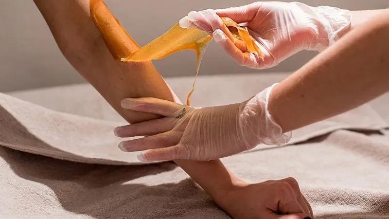 Sáp wax lông là gì? Nên chọn sáp wax nóng hay lạnh? Cách tự làm sáp wax tại nhà