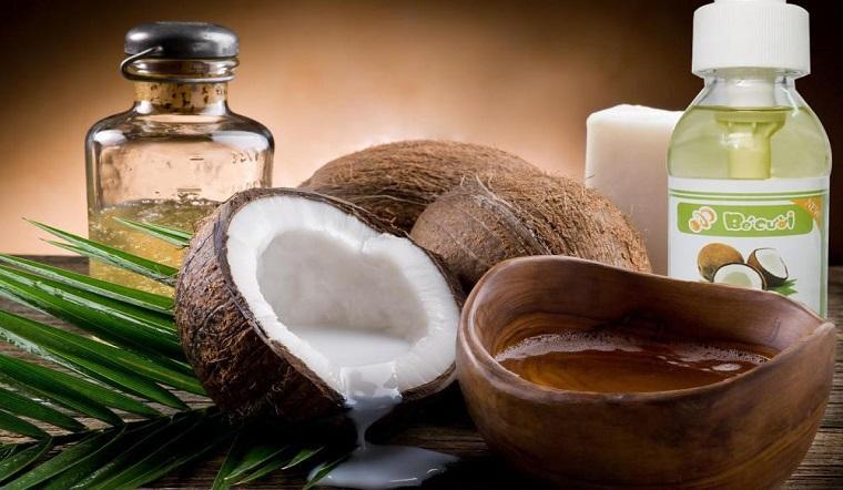 Làn môi quyến rũ, mềm mại nhờ dầu dừa tẩy tế bào chết hiệu quả